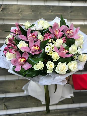 Букет цветов из: Розы и Хризантемы в Левково
