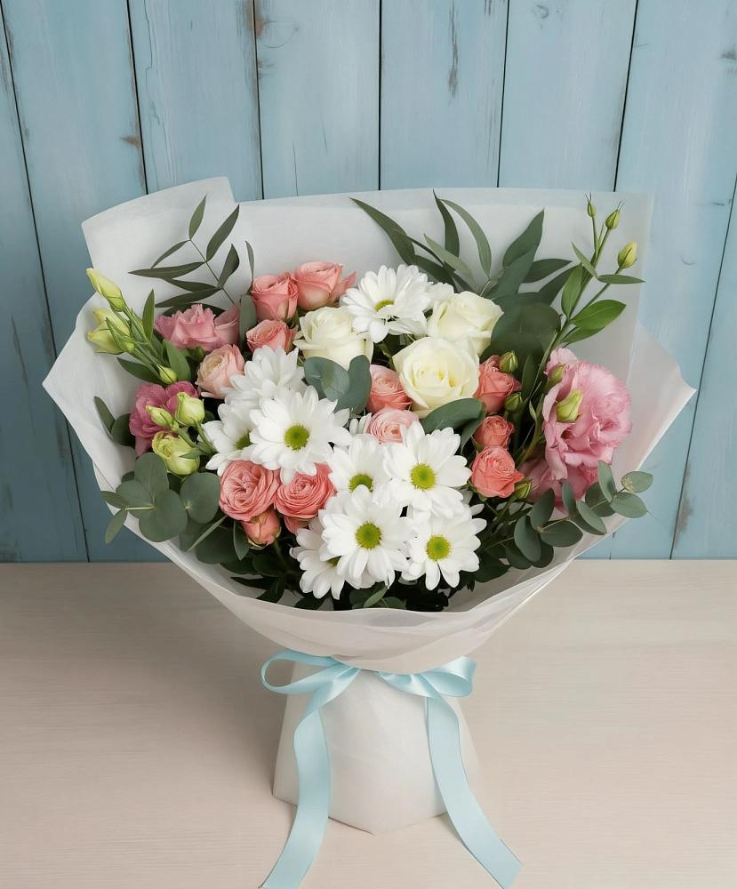 Букет цветов из: Розы, Лизиантусы и Хризантемы в Левково