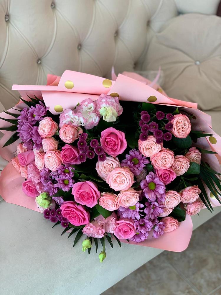 Букет цветов из: Хризантемы, Розы и Лизиантусы в Левково