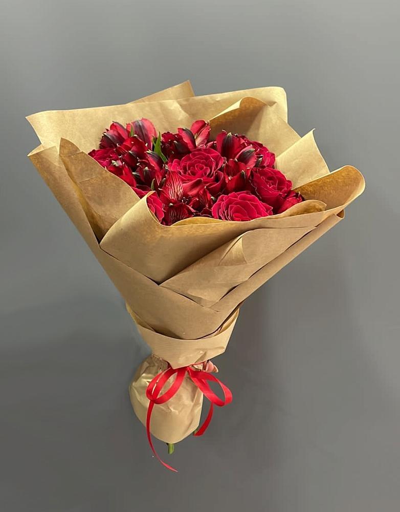 Букет цветов из: Альстромерии и Розы в Левково