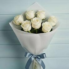 Букет 7 Белых роз Эдлесс Лав в Левково