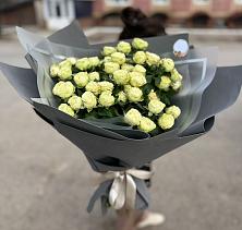 Букет Белые кустовые розы Солинеро в Левково