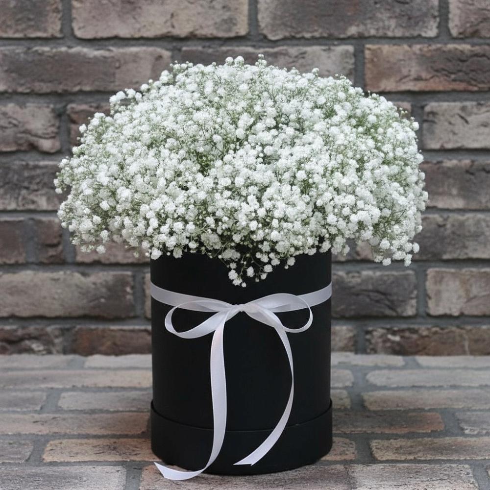 Цветочная композиция из Гипсофила в шляпной коробке в Левково