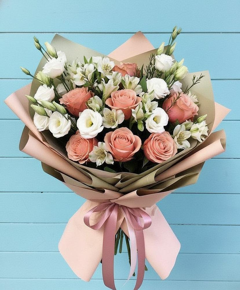 Букет цветов из: Розы, Альстромерии и Лизиантусы в Левково