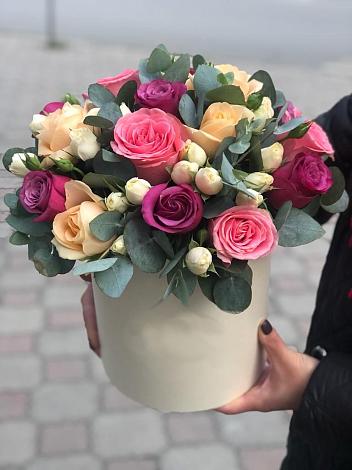 Цветочная композиция из Розы в шляпной коробке в Левково