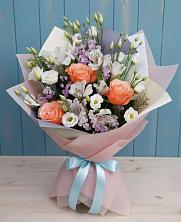 Букет цветов из:  Лизиантусы, Розы, Альстромерии и Гипсофила в Левково