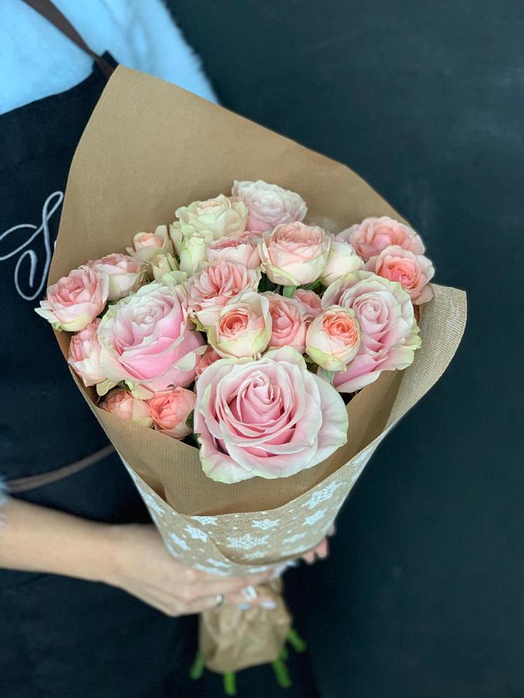 Букет цветов из: Хризантемы и Розы в Левково