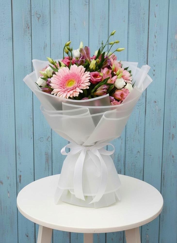 Букет цветов из: Герберы, Альстромерии и Лизиантусы в Левково