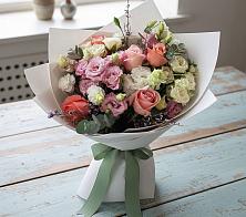 Букет цветов из:  Розы, Лизиантусы и Гвоздики #REPLACE_PRED# Левково