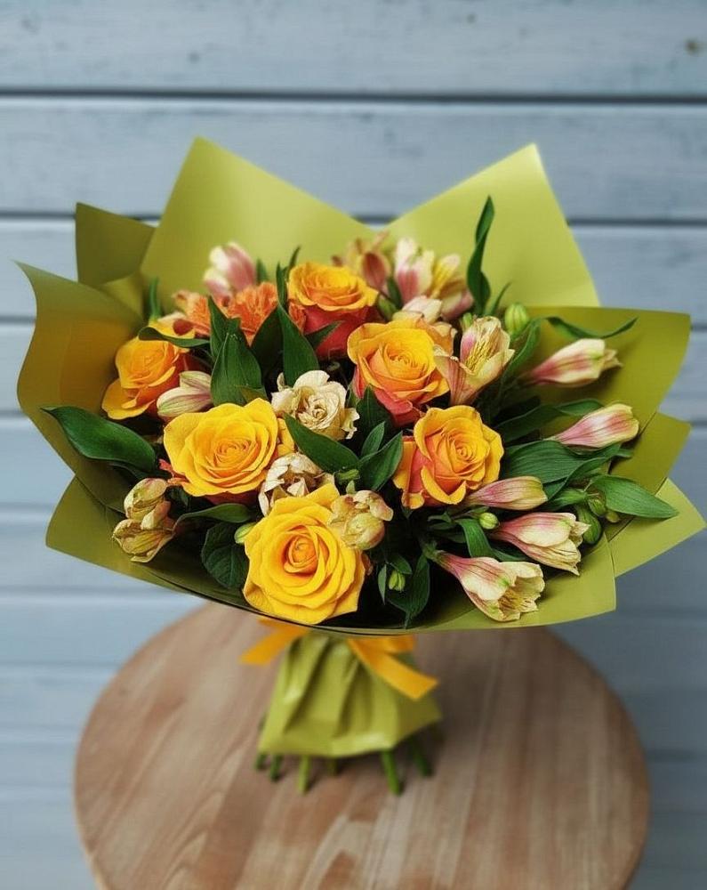 Букет цветов из: Альстромерии и Розы в Левково