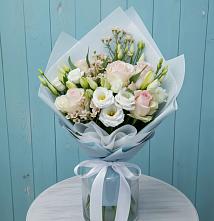 Букет цветов из:  Розы и Лизиантусы в Левково