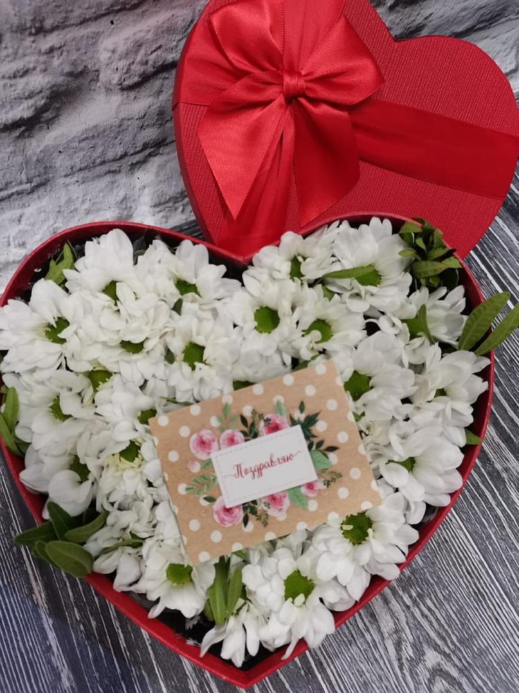 Цветочная композиция из Хризантемы в виде сердца в Левково