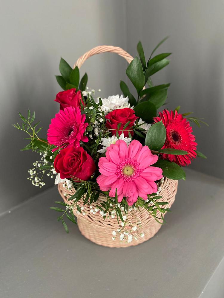 Цветочная композиция из Розы, Хризантемы и Герберы в корзине в Левково