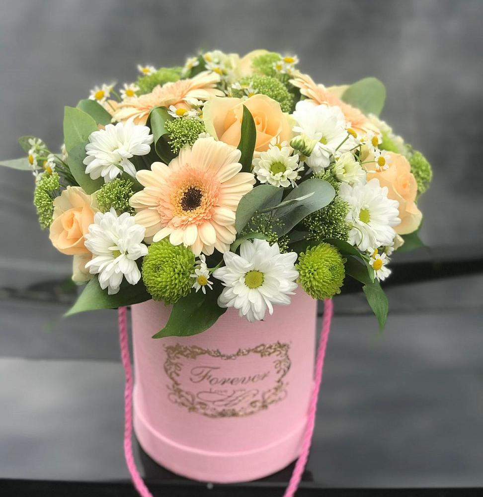 Цветочная композиция из Розы, Герберы и Хризантемы в шляпной коробке в Левково