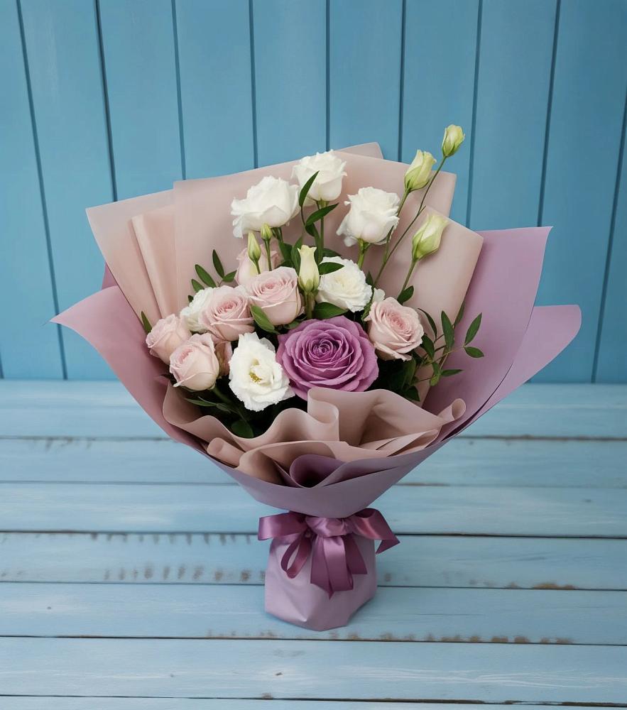 Букет цветов из: Розы и Лизиантусы в Левково